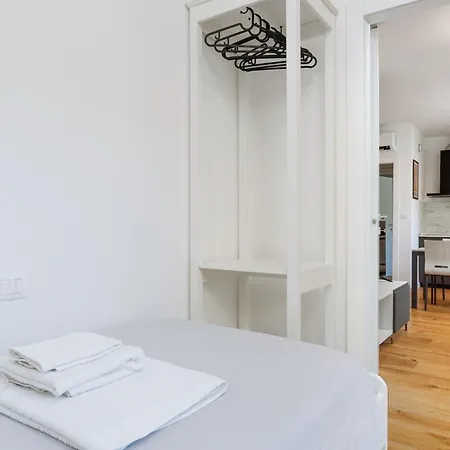 Modern Apartment, In The Center Near شقة ترييستي